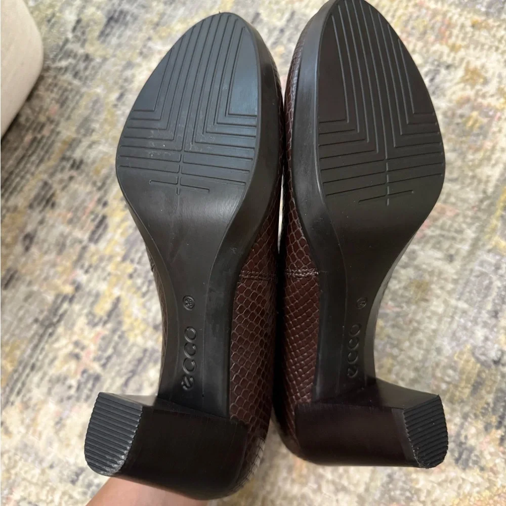 Ecco Ankle Boots Womens Brown Leather Snake Print Heeled Size 8.5 Minimalist - Picture 3 of 11